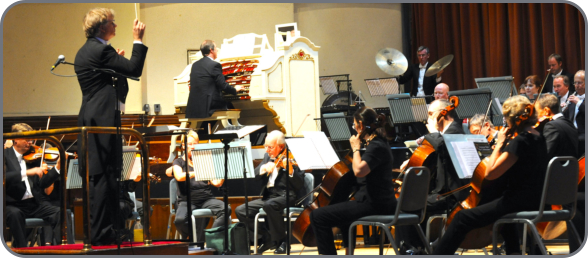 Michael in concert at the Worthing Wurlitzer with the Worthing Symphony Orchestra - Photo by Stephen Goodger